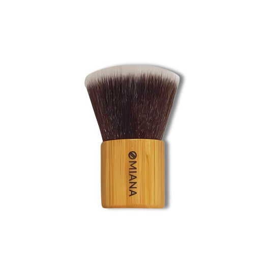 Omiana Makeup brush with wooden handle and black bristles on a white background